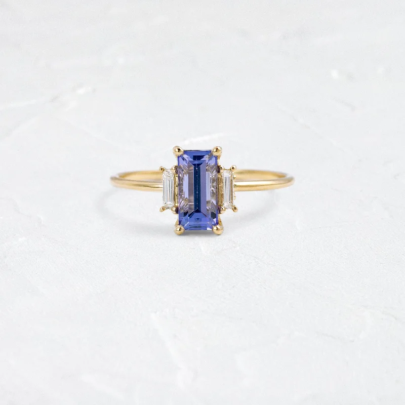 Vitrine Ring, Light Blue Tanzanite