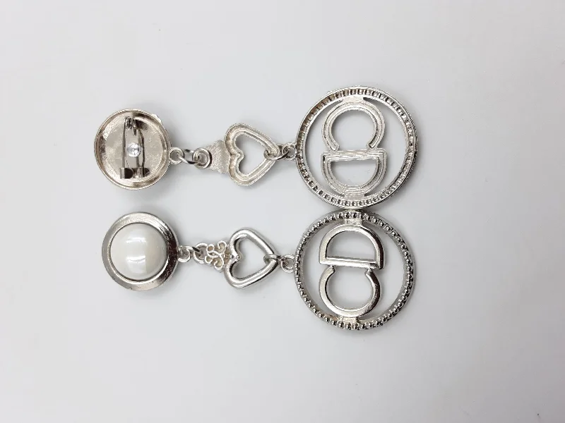 Silver Round shape Brooch